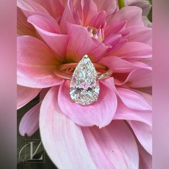 Like New, 4.44 CT Lab Grown Pear Diamond in 14K Yellow Gold with IGI Report - Picture 6 of 8